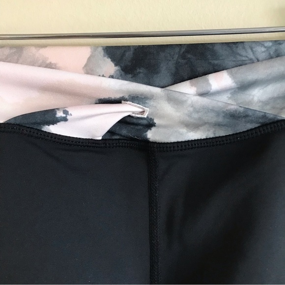 Lululemon Short Shorts Contour Luxtreme 2” Black Pink Rare - Picture 2 of 5